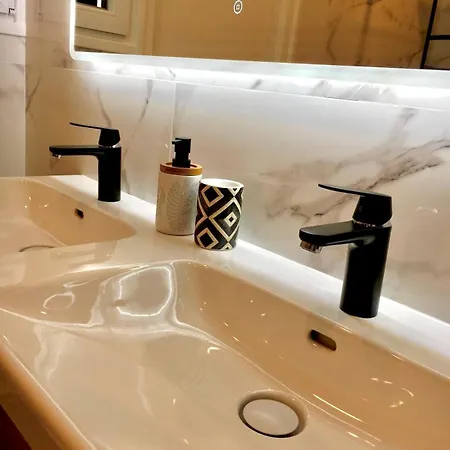 Premium Comfort-2 Suites-part-dieu-parking-netflix Apartment Lyon